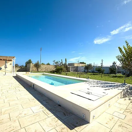 La Rimunda Among Greenery 오트란토